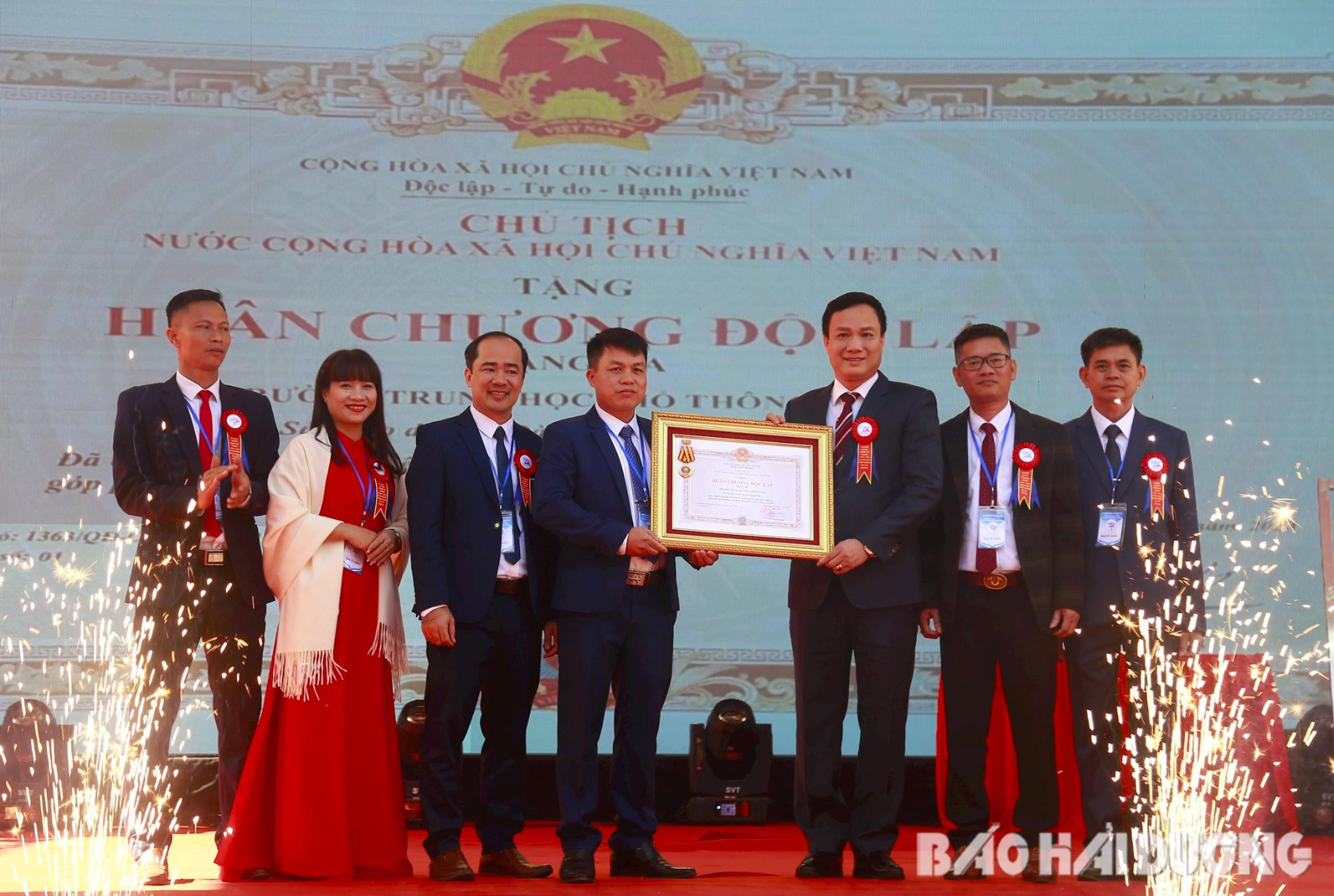 Chủ tịch UBND tỉnh dự lễ kỷ niệm Ngày Nhà giáo Việt Nam tại Trường THPT Tứ Kỳ